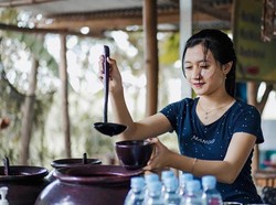 Kenalan Yuk! Ini Sabrina, Selebgram Manis Penjual Cendol di Kediri