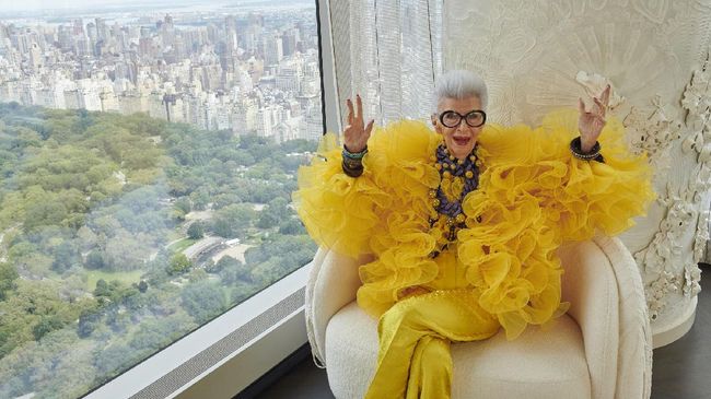 Ikon fashion dunia Iris Apfel mengumumkan kolaborasinya dengan ritel fashion untuk membuat koleksi fashion dan aksesori.