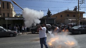 FOTO: Pendukung Hizbullah Tembak Roket Sambut BBM dari Iran