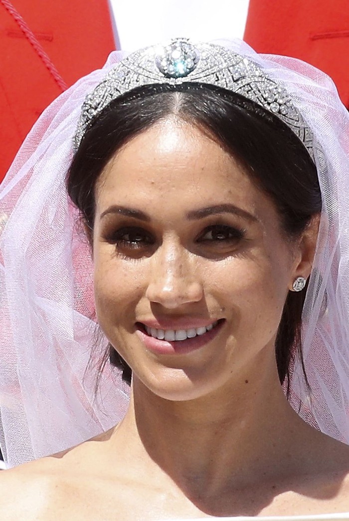 Tiara Queen Mary Diamond Bandeau dipakai Meghan Markle saat hari pernikahannya. Mahkota tersebut dibuat pada tahun 1925 untuk Ratu Mary, nenek dari Ratu Elizabeth II. Foto: Chris Jackson/Getty Images Europe