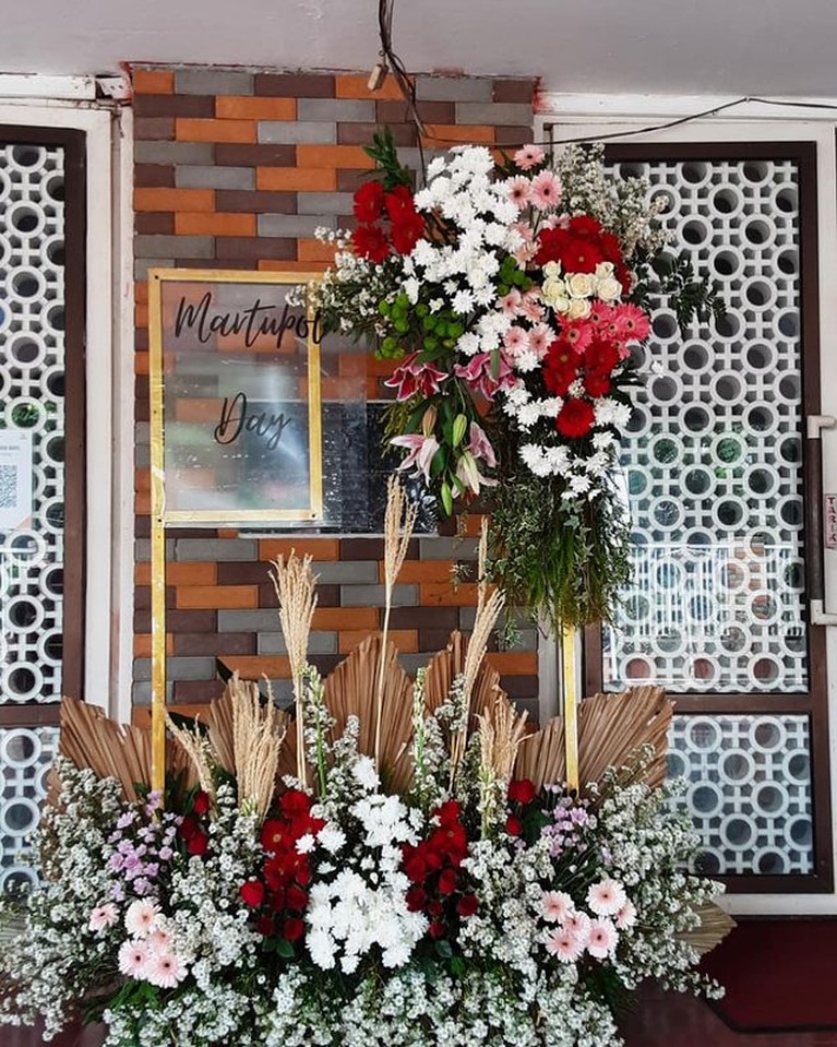 Momen Adat Batak Martupol Joy Tobing & Calon Suami Sebelum Menikah Joy Tobing dan calon suami menggelar Martumpol acara adat Batak sebelum menikah. Yuk kita intip momennya!