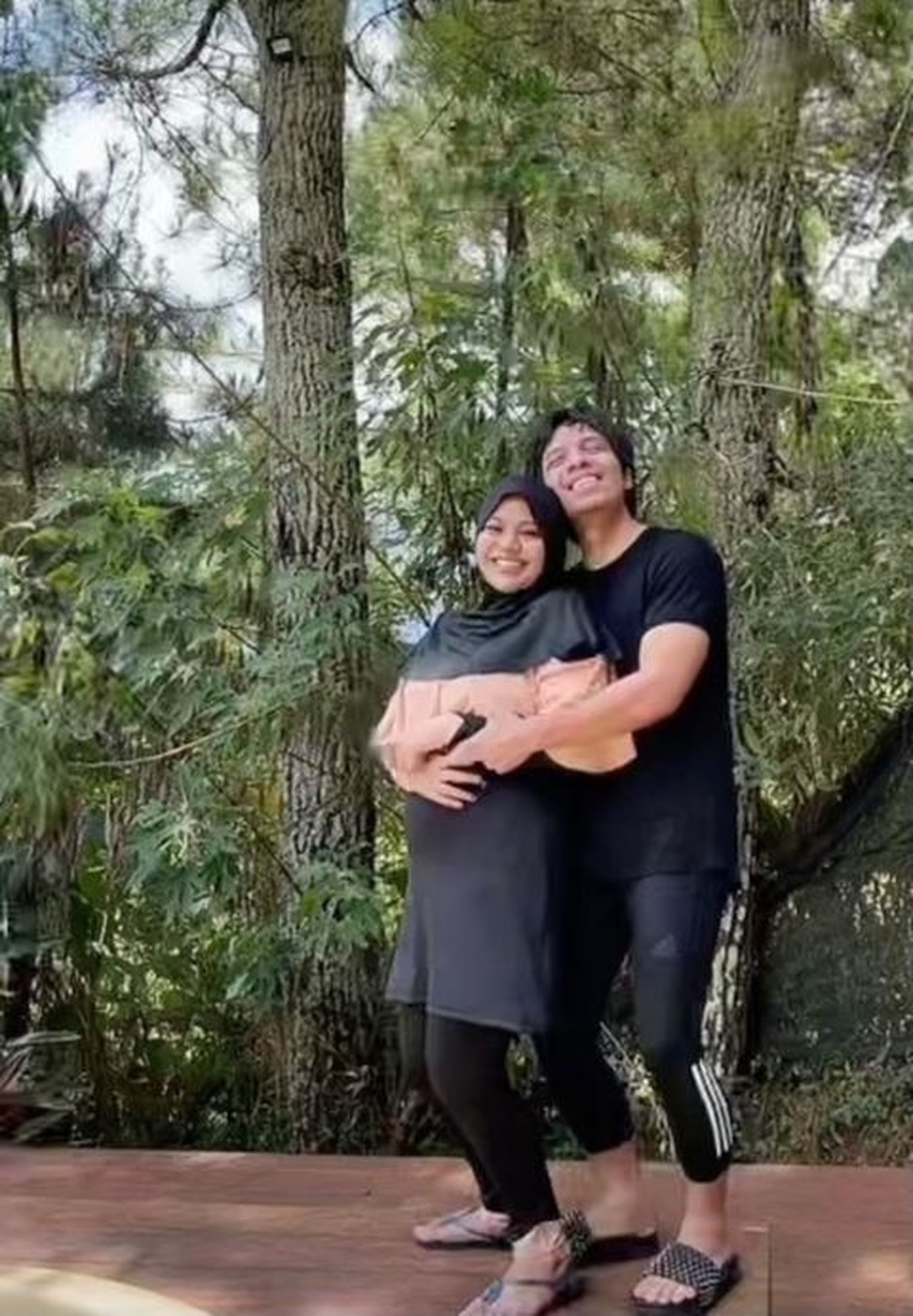Atta Halilintar dan Aurel Hermansyah babymoon jalan-jalan ke bandung&period; Yuk kita intip momen mewah babymoon mereka&excl;