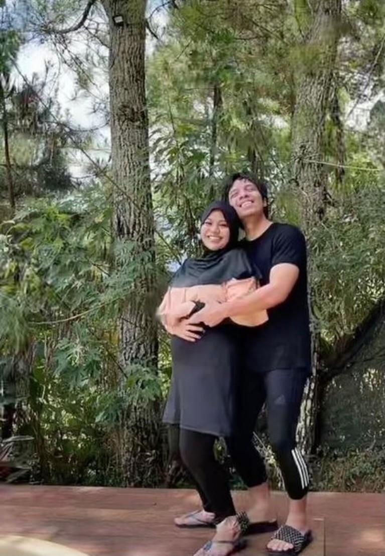 Atta Halilintar dan Aurel Hermansyah babymoon jalan-jalan ke bandung. Yuk kita intip momen mewah babymoon mereka!