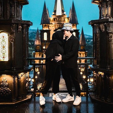Momen Romantis Babymoon Aurel Hermansyah & Atta Halilintar di Bandung