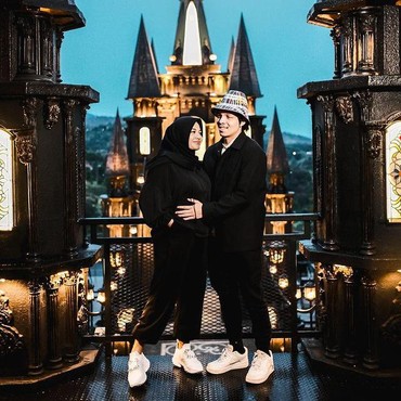 Viral Make Up Tak Cocok dengan Kebaya VS Atta Halilintar Takut Bercinta