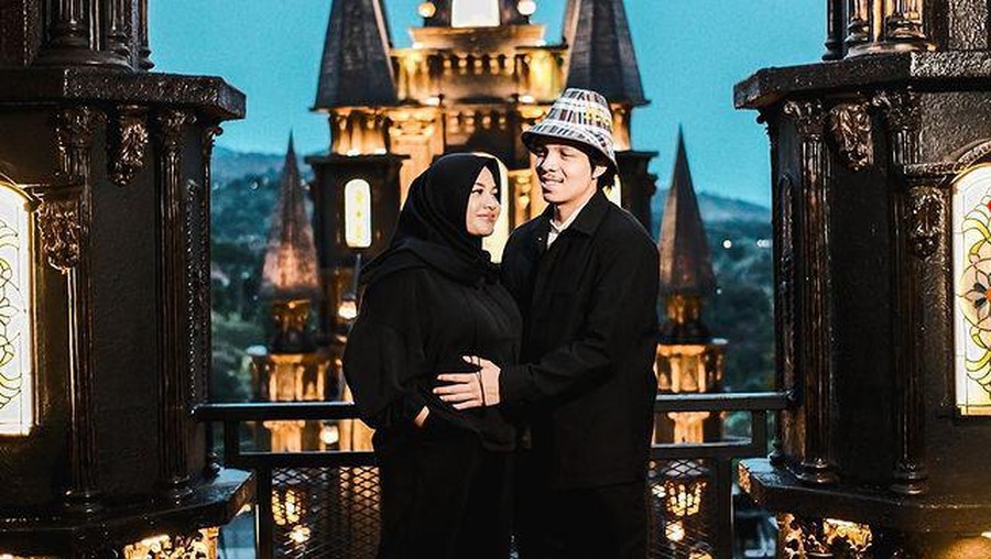 Atta Halilintar dan Aurel Hermansyah babymoon jalan-jalan ke bandung. Yuk kita intip momen mewah babymoon mereka!