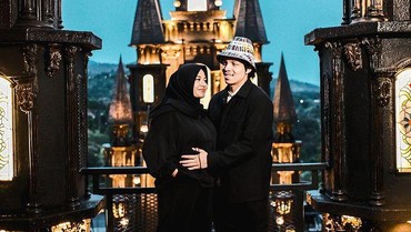 img-title Viral Make Up Tak Cocok dengan Kebaya VS Atta Halilintar Takut Bercinta