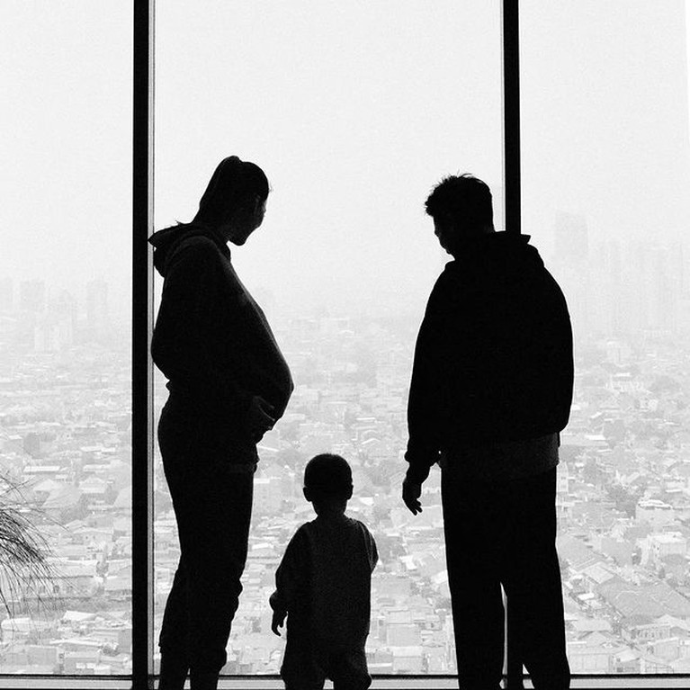 Nuansa Hitam Putih di Maternity Shoot Kehamilan Kedua Paula Verhoeven Paula Verhoeven melakukan sesi pemotretan kehamilan keduanya dengan nuansa hitam putih. Yuk intip!