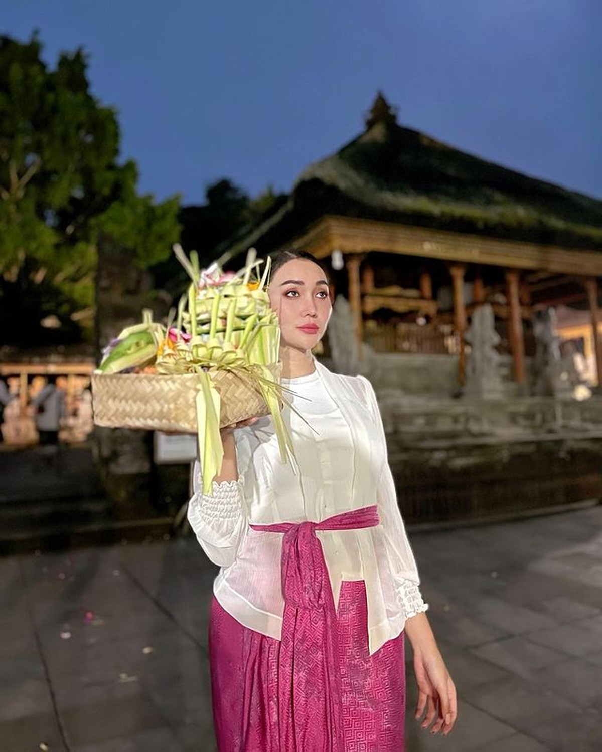 Sebelum diduga alami gejala Covid-19&comma; Lucinta Luna diketahui asik berlibur di Bali&period; Yuk kita intip keseruannya&excl;