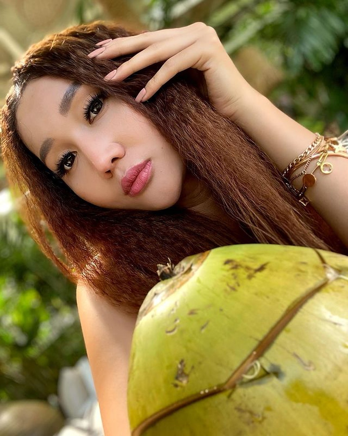 Sebelum diduga alami gejala Covid-19&comma; Lucinta Luna diketahui asik berlibur di Bali&period; Yuk kita intip keseruannya&excl;