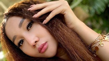 img-title 7 Deretan Artis Indonesia Akui Transgender, Ada yang Punya Anak
