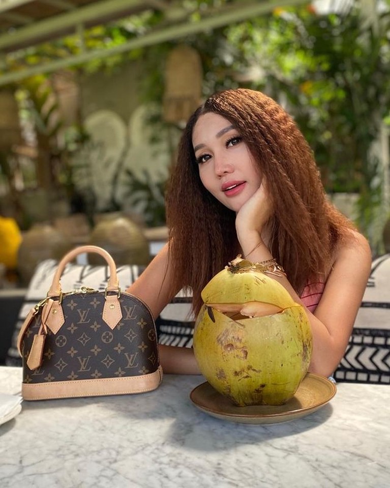 Sebelum diduga alami gejala Covid-19, Lucinta Luna diketahui asik berlibur di Bali. Yuk kita intip keseruannya!