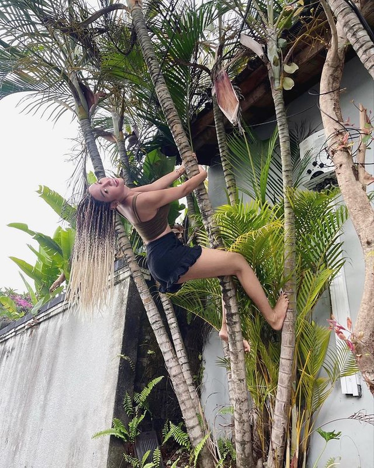 Sebelum diduga alami gejala Covid-19&comma; Lucinta Luna diketahui asik berlibur di Bali&period; Yuk kita intip keseruannya&excl;