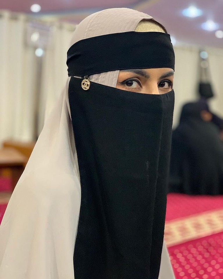 Five Vi memutuskan untuk hijrah, namun ia menjadi sorotan karena pernyataannya yang kontroversial. Yuk intip potret terbarunya!