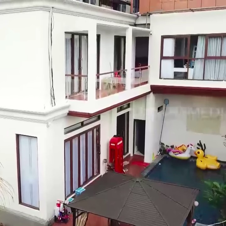 <p>Olla <em>crazy rich</em> Depok kembali menyorot perhatian, Bunda. Hal ini lantaran ia baru saja pindah ke rumah mewah yang dipenuhi dengan alat-alat canggih. (Foto: YouTube TRANS7 OFFICIAL)</p>