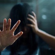 Tanda Kamu Memiliki Trauma Masa Kecil, Salah Satunya Sulit Jadi Diri Sendiri!