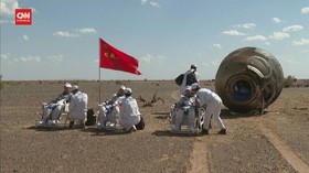 VIDEO: Detik-detik Astronaut China Mendarat di Bumi