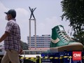 Tugu Sepatu Raksasa Dicopot di Tiga Titik Jakarta