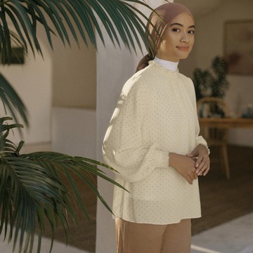 img-title Ketika Cerita Kehidupan Baru Ayudia C. Turut Menjadi Inspirasi Koleksi Terbaru Uniqlo Modest Wear