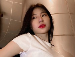 Ini Vey Ruby Jane, Model Seksi yang Dapat Kado Tas Mewah Dari Hotman Paris