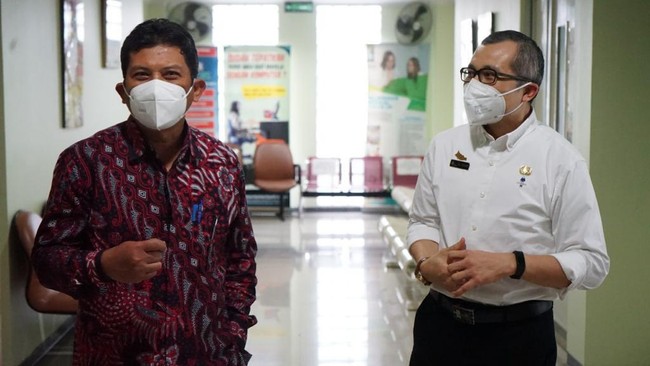 Layanan antrean online program JKN-KIS di RSUD Ciawi membuat masyarakat tak perlu antre lama untuk mendapat pelayanan dan juga tak menimbulkan kerumunan.