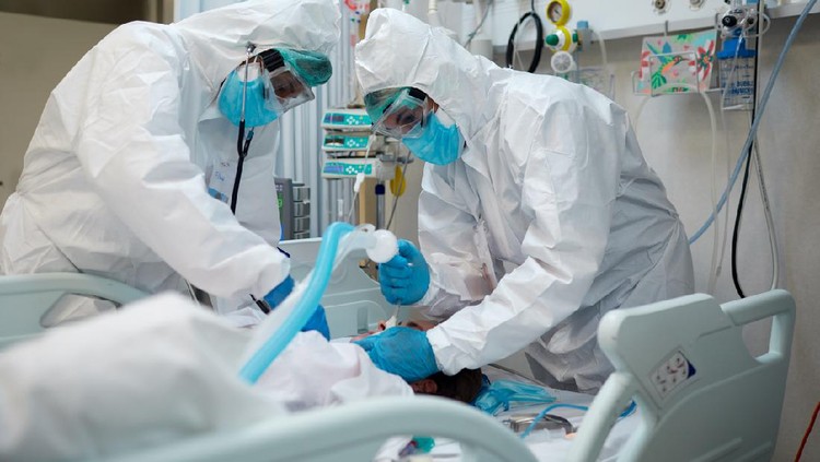 Hospital COVID

Healthcare workers during an intubation procedure to a COVID patient