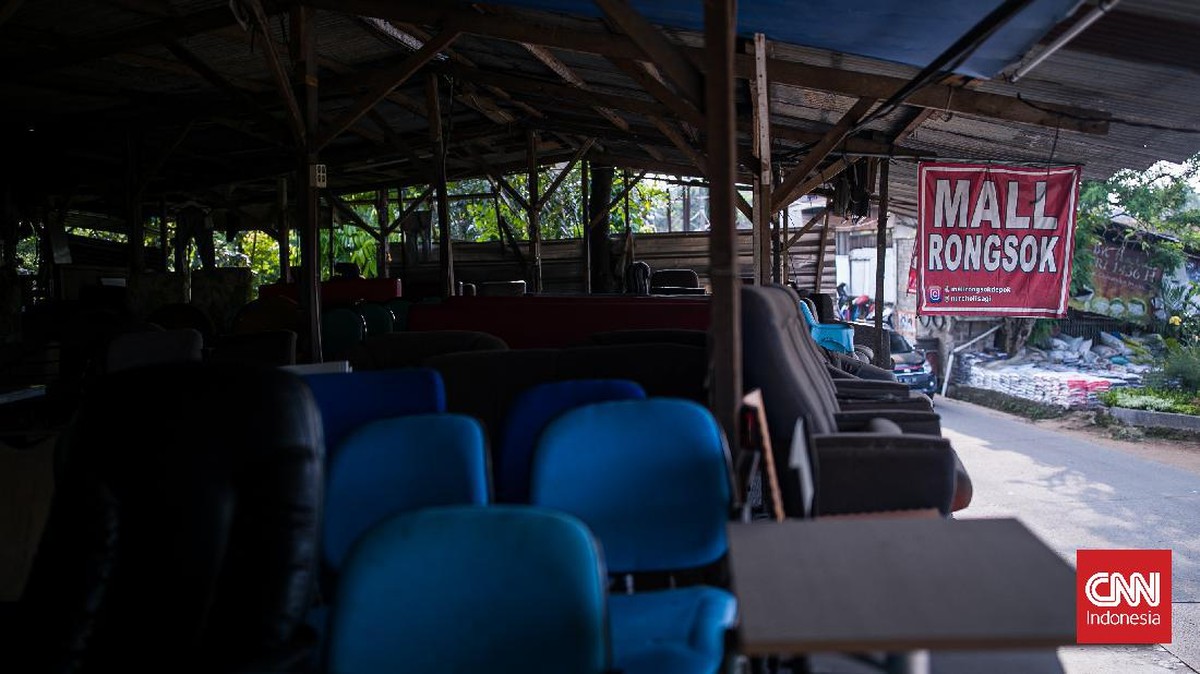 FOTO: Mal Rongsok, Surga bagi Pemburu Barang Bekas di Depok