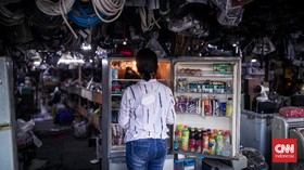 FOTO: Mal Rongsok, Surga bagi Pemburu Barang Bekas di Depok