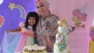 Venna Melinda merayakan ulang tahun putri angkatnya Vania yang ke 5 dengan meriah bertema unicorn&period; Yuk intip momennya&excl;
