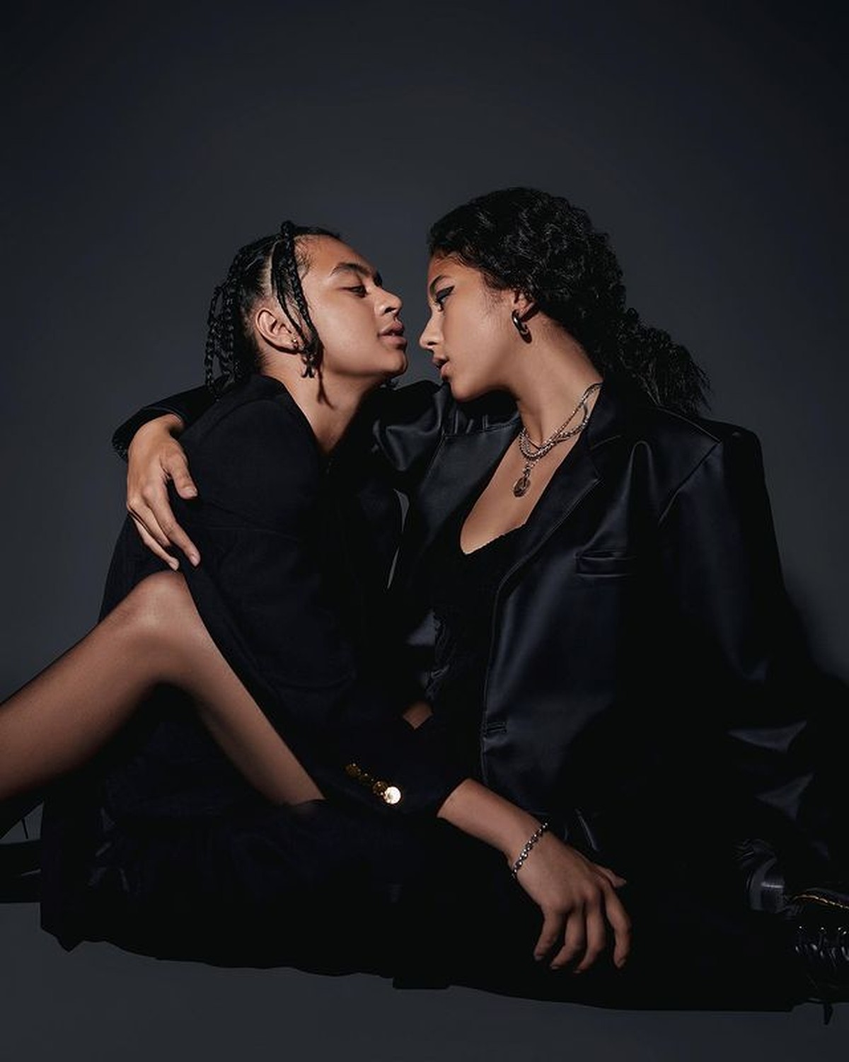 Bastian Steel baru saja melakukan pemotretan bersama sang kekasih&comma; Sitha Marino yang jadi sorotan&period; Yuk kita intip&excl;