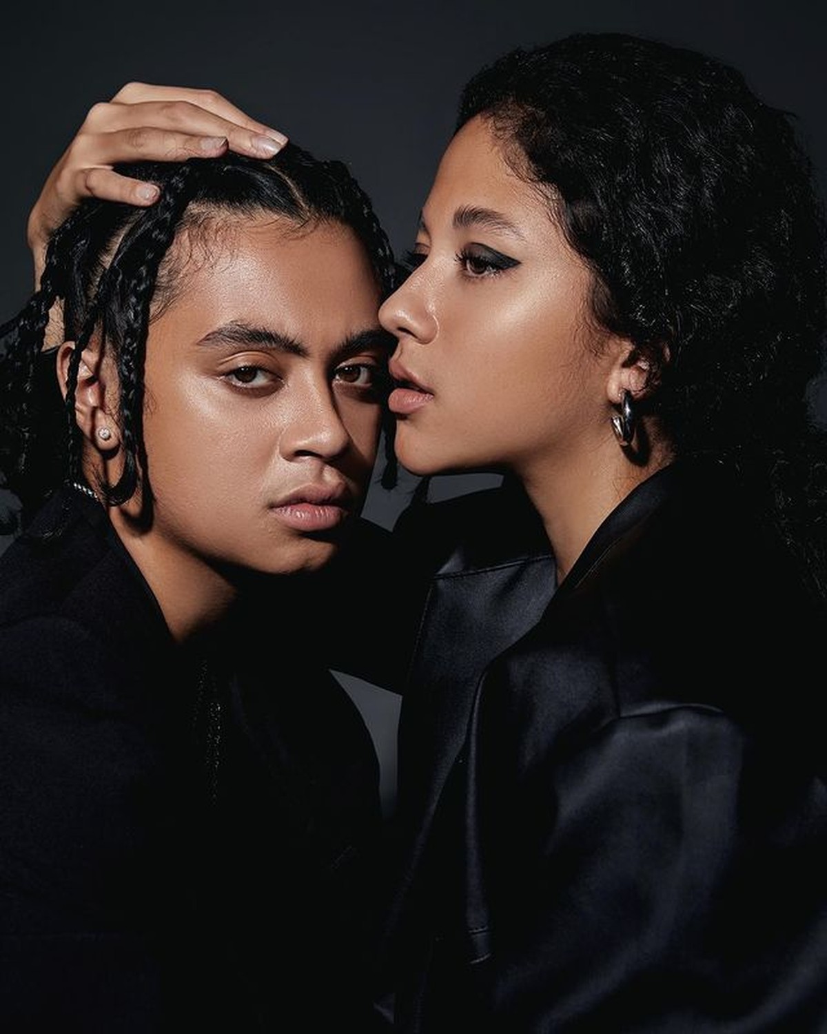 Bastian Steel baru saja melakukan pemotretan bersama sang kekasih&comma; Sitha Marino yang jadi sorotan&period; Yuk kita intip&excl;