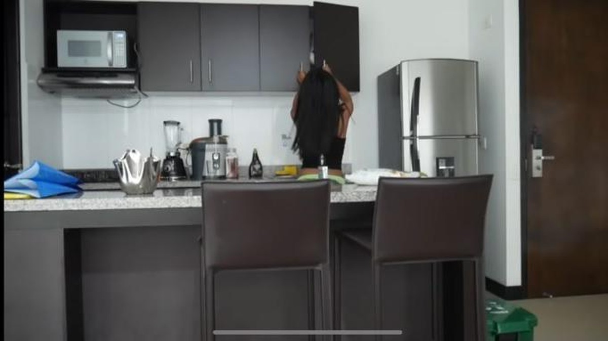 Mutia Ayu membagikan pengalamannya tinggal bareng hantu di sebuah apartemen di kawasan Kolombia&period; Yuk intip penampakan apartemennya&excl;