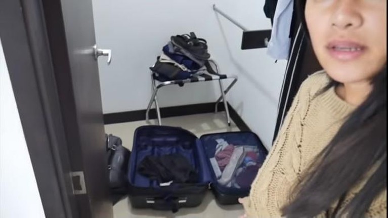 Mutia Ayu membagikan pengalamannya tinggal bareng hantu di sebuah apartemen di kawasan Kolombia. Yuk intip penampakan apartemennya!