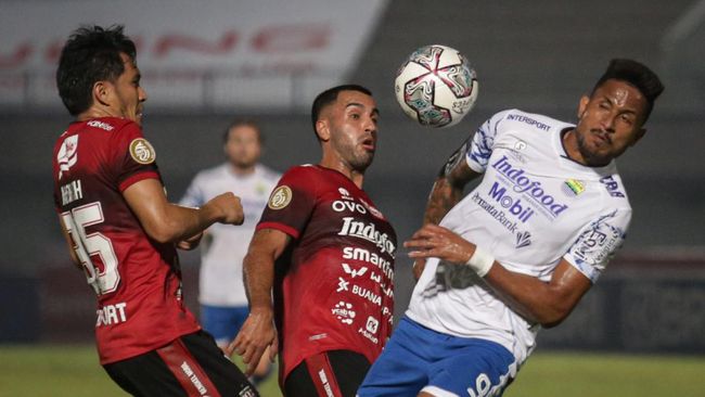 Hasil Liga 1: Beckham Dua Gol, Bali United dan Persib Seri Bali United bermain imbang 2-2 melawan Persib Bandung dalam laga pekan ketiga Liga 1 2021 di Stadion Indomilk Arena, Tangerang, Sabtu (18/9) malam.