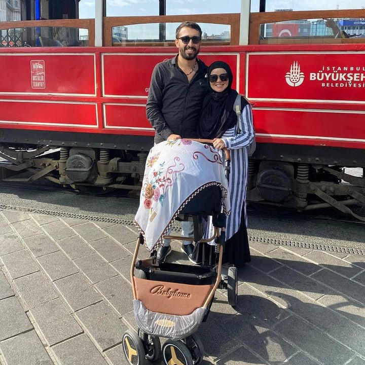 <p>Enggak hanya itu, pasangan ini juga telah dikaruniai seorang anak perempuan cantik yang diberi nama Zara, lho. (Foto: Instagram @sitiliza2013)</p>