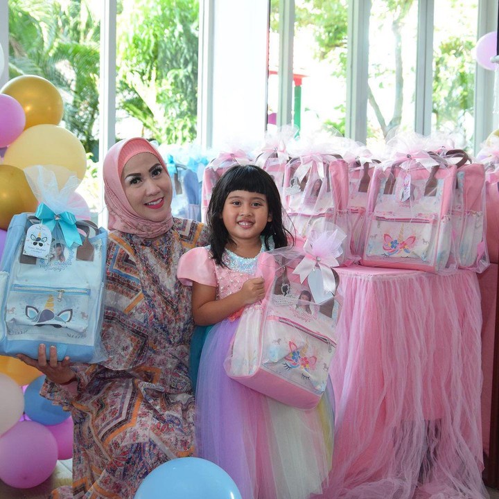 <p>Acara yang digelar Venna Melinda untuk Vania cukup meriah. Semua didekor dengan nuansa unicorn. (Foto: Instagram @vennamelindareal)</p>
