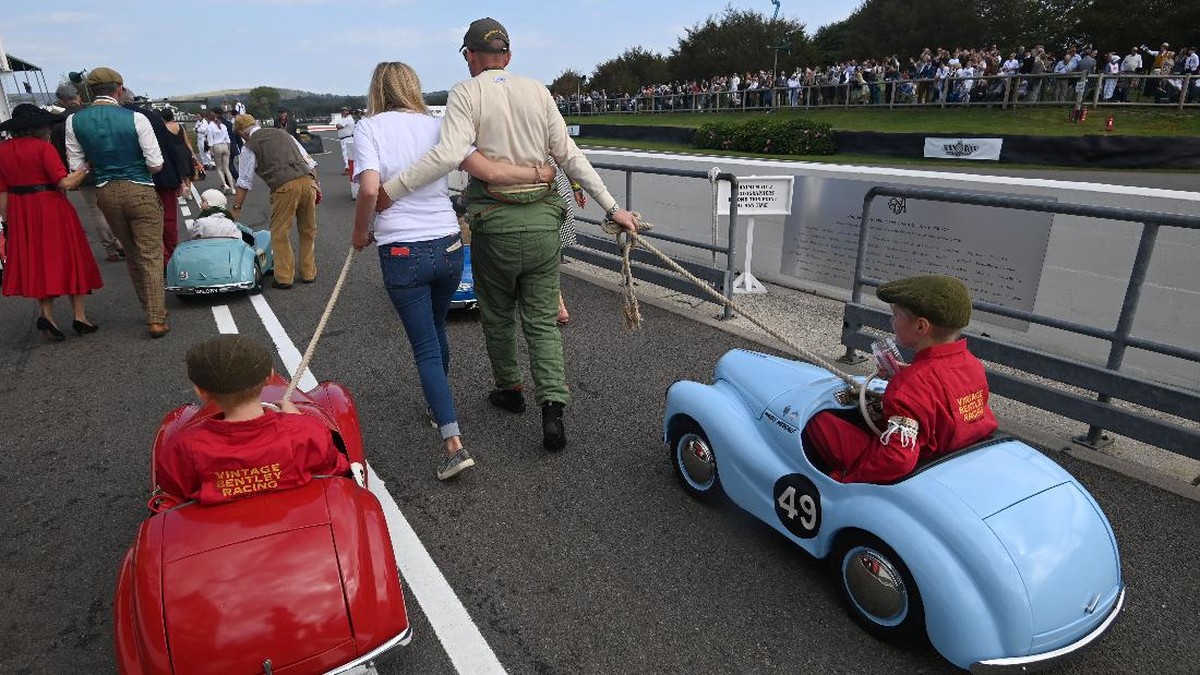 FOTO: Setstrington Cup, Balap Mobil Terlucu di Dunia
