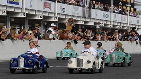 FOTO: Setstrington Cup, Balap Mobil Terlucu di Dunia