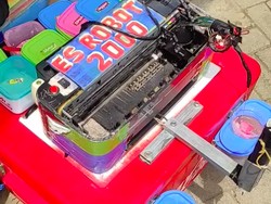 Keren! Penjual Minuman Kaki Lima Ini Pakai Robot Buat Racik Minuman