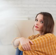 Bukan Antisosial, 6 Zodiak Ini Memang Hobi Menyendiri