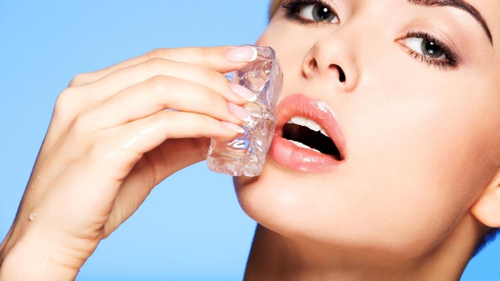 Kecanduan Makan Es Batu? Hati-hati Kamu Mengalami Pagophagia!