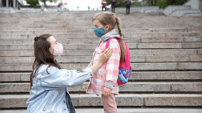 Pembelajaran Tatap Muka Dimulai, 4 Tips Penting Ini Perlu Diikuti Orangtua Agar Anak Tetap Sehat!