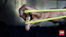 Ortu Murid yang Katapel Mata Guru hingga Buta Menyerahkan Diri