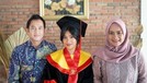 Adira Kania Putri Aldi Bragi dan Ikke Nurjanah Lulusan Cumlaude UI