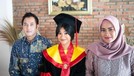 Adira Kania Putri Aldi Bragi dan Ikke Nurjanah Lulusan Cumlaude UI