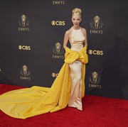 Parade Selebriti Berbusana Terbaik di Emmy Awards 2021! Glamor dan Penuh Warna, Siapa Favoritmu?