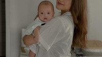 <p>Audi Marissa melahirkan baby Anzel dalam keadaan prematur di usia kandungan yang baru memasuki 31 minggu 4 hari. Namun Anzel sangat kuat sehingga dapat terlahir ke dunia. Pertumbuhannya kini juga sangat pesat, Bunda. (Foto: Instagram @audimarissa)</p>