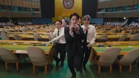 BTS Pose di Depan SUV Palisade Usai Pidato PBB