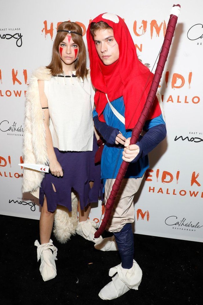 Bukan cuma bergaya glamor dan kasual, mereka juga menang dalam kostum Halloween! Terinspirasi dari film Princess Mononoke, mereka hadir ke Pesta Halloween Heidi Klum tahun 2019 sebagai dua tokoh utama film itu. Foto: pinterest.com/Entertainment Weekly