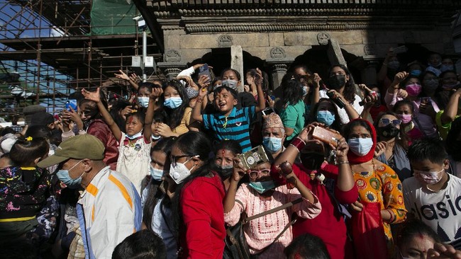 FOTO: Kemeriahan Indra Jatra kala Covid di Nepal Melandai